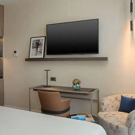 Hotel Nh Collection Life